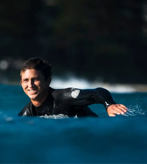 Crosby Colapinto paddling out 