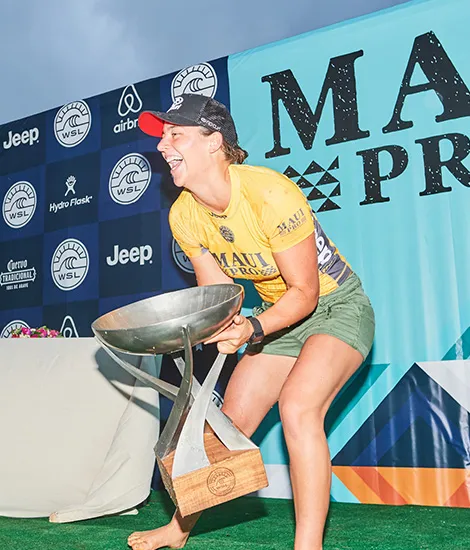 Candid image of Tyler Wright about to lift up her trophy